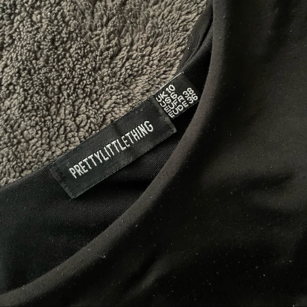Pretty little thing sports bra. 🖤